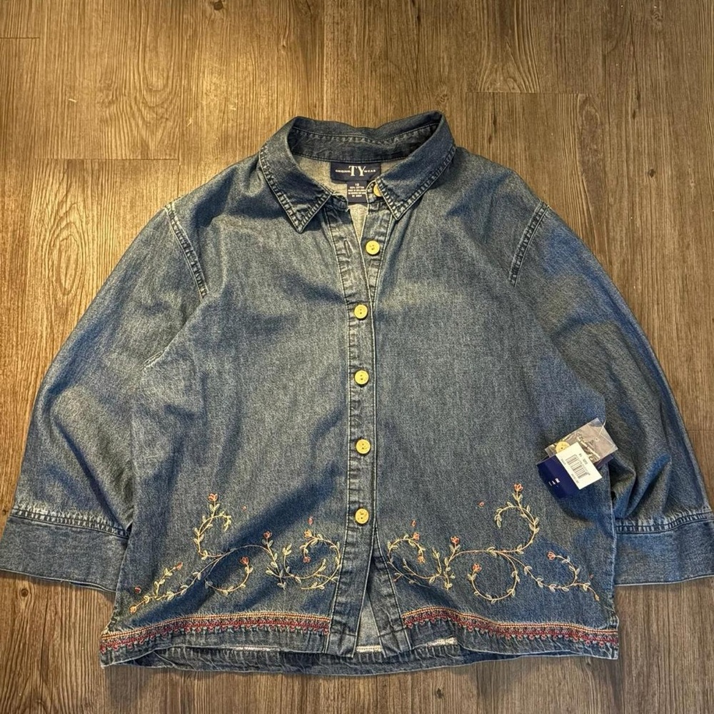 Vintage Embroidered Denim Jacket with Floral Design